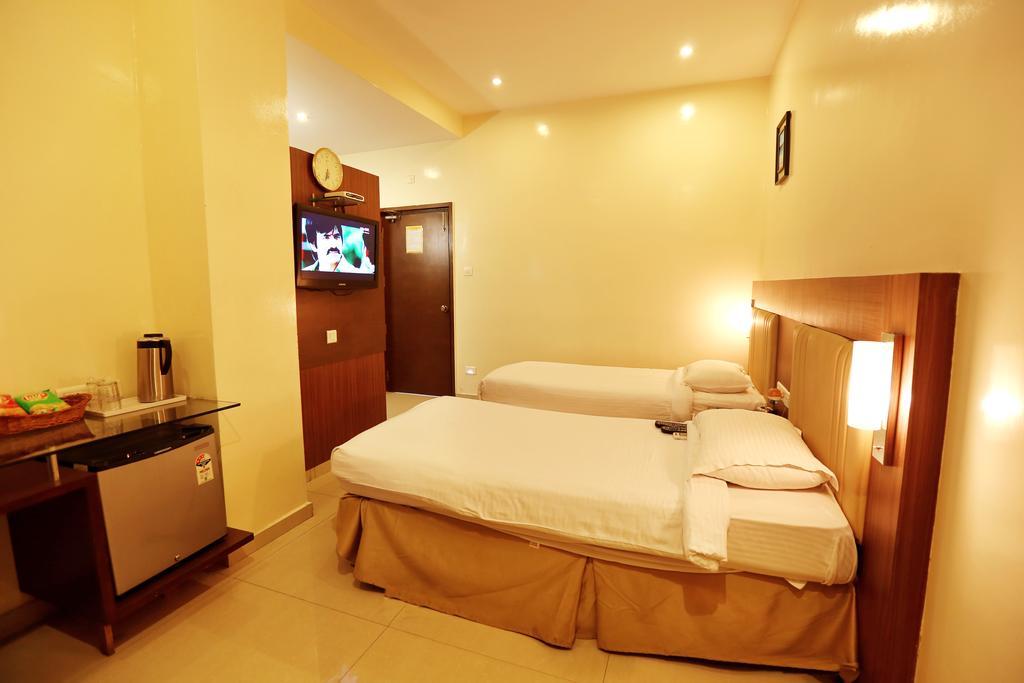 Hotel Swagath Grand Nagole Хидерабад Стая снимка