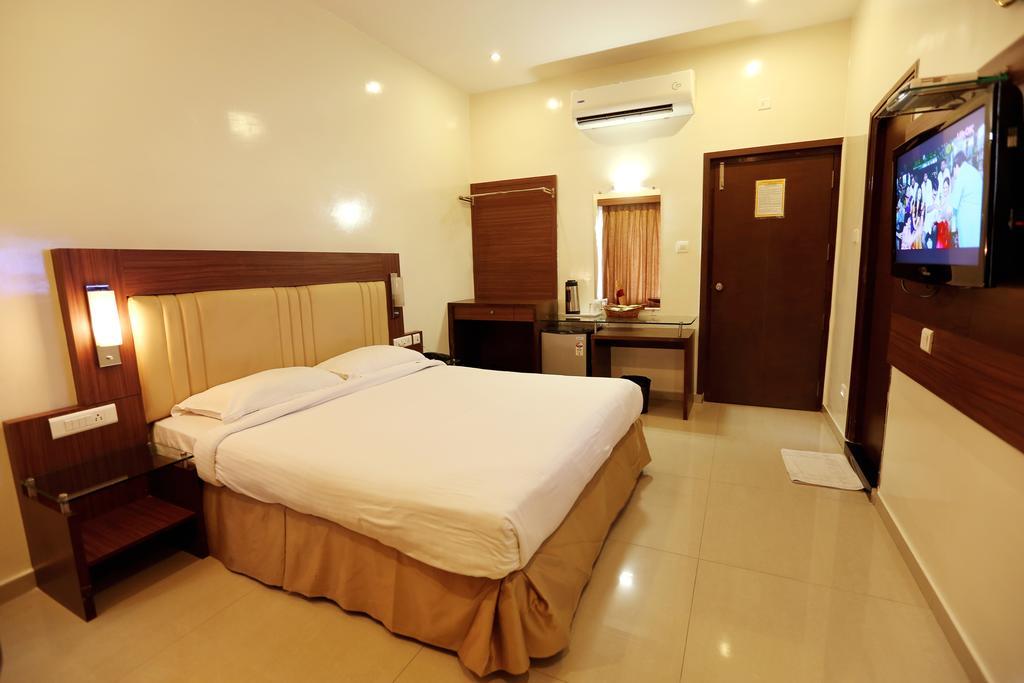 Hotel Swagath Grand Nagole Хидерабад Стая снимка