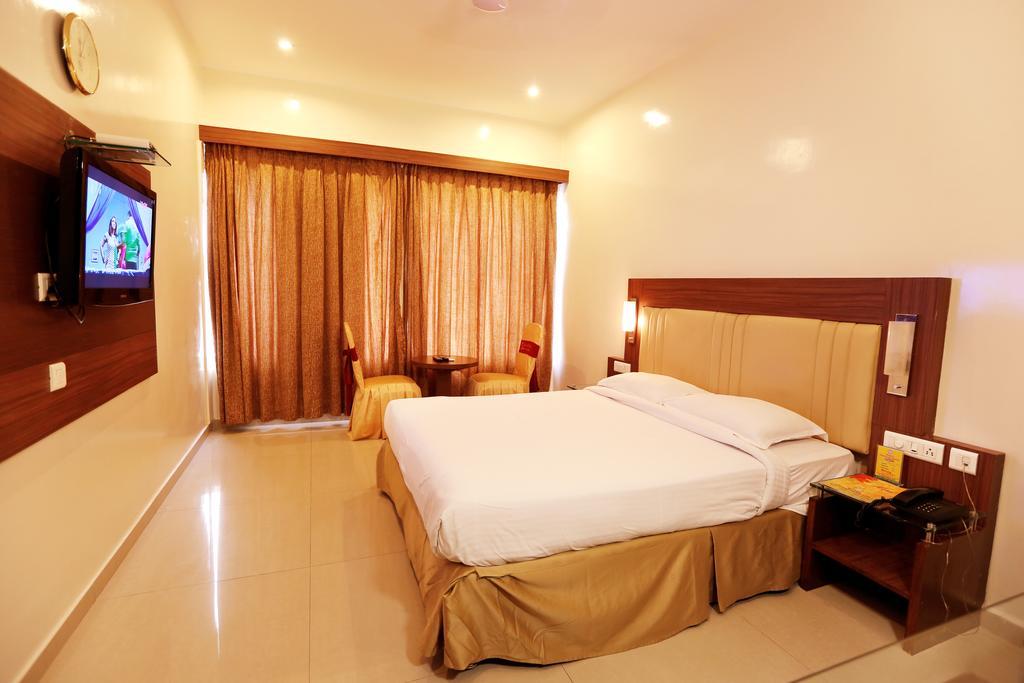 Hotel Swagath Grand Nagole Хидерабад Стая снимка